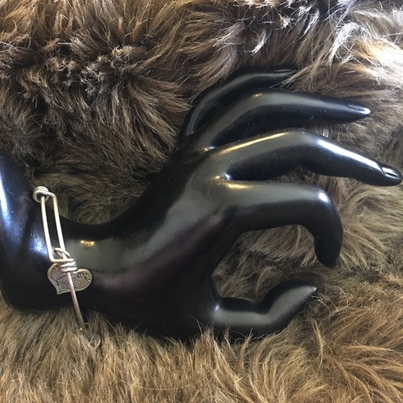 Bella Ryann silver tone “Mom” adjustable bangle - Picture 5 of 8